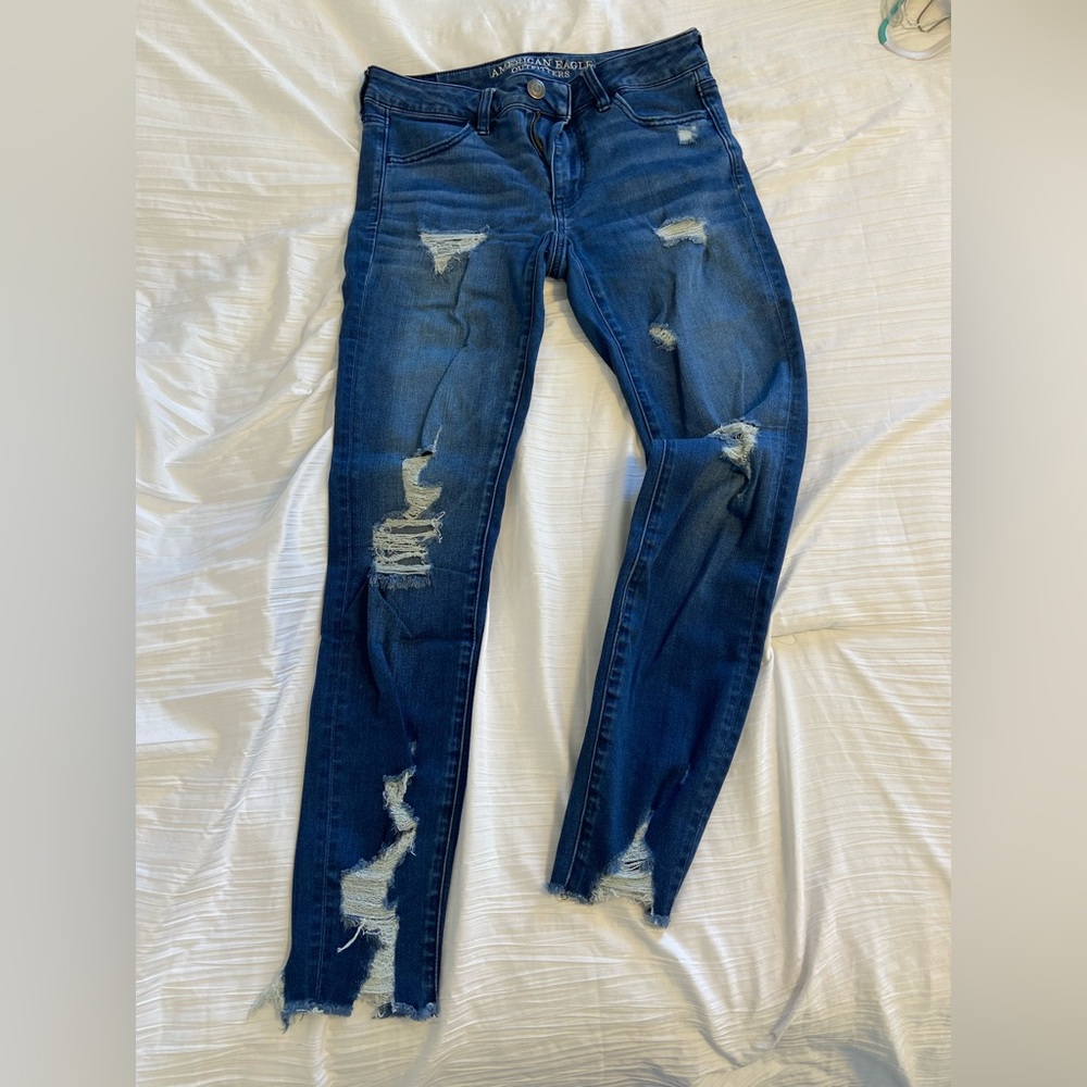 American Eagle size 6 distressed stretchy jeans/jeggings.